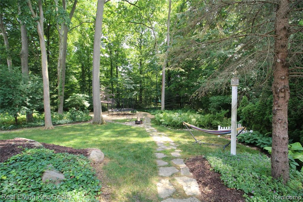 1081 Chesapeake Rochester Hills, MI 48307 - Photo 16 of 80