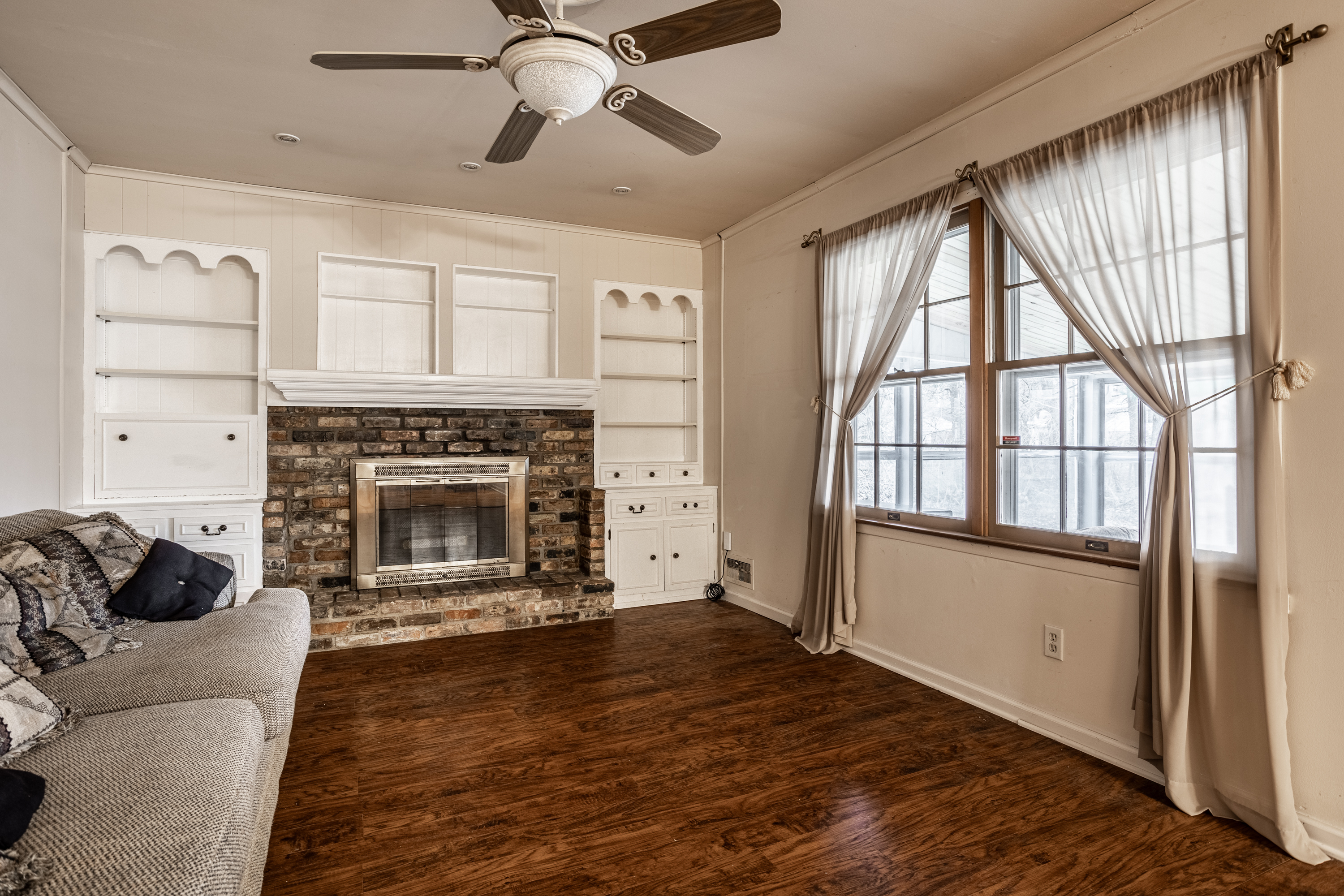 7106 Hoover Road Indianapolis, IN 46260 - Photo 5 of 33 Gallery Image 5