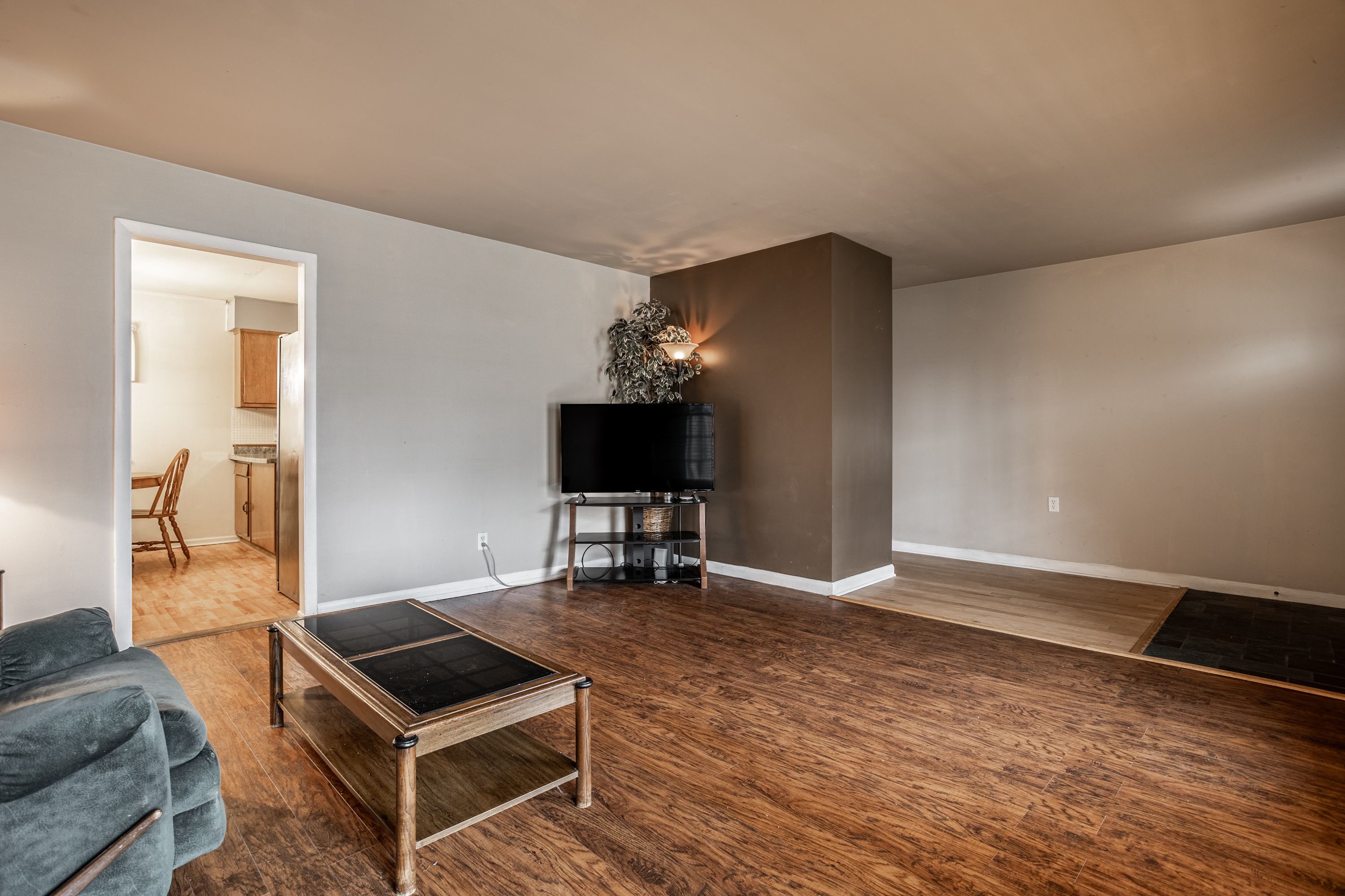 7106 Hoover Road Indianapolis, IN 46260 - Photo 9 of 33 Gallery Image 9
