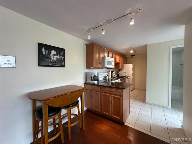 $1,450 | 849 Delaware Avenue, Unit 302, Buffalo, NY 14209