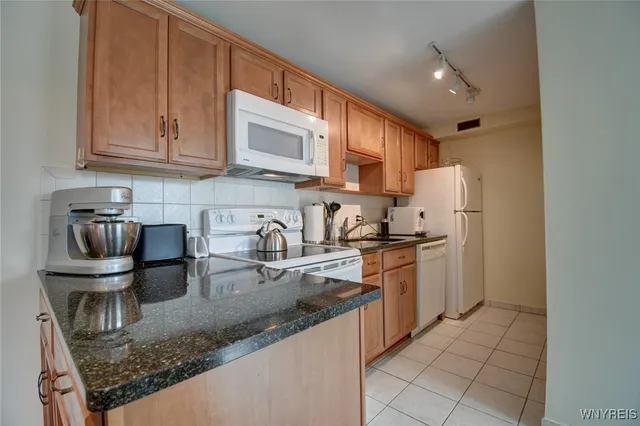 $1,450 | 849 Delaware Avenue, Unit 302, Buffalo, NY 14209
