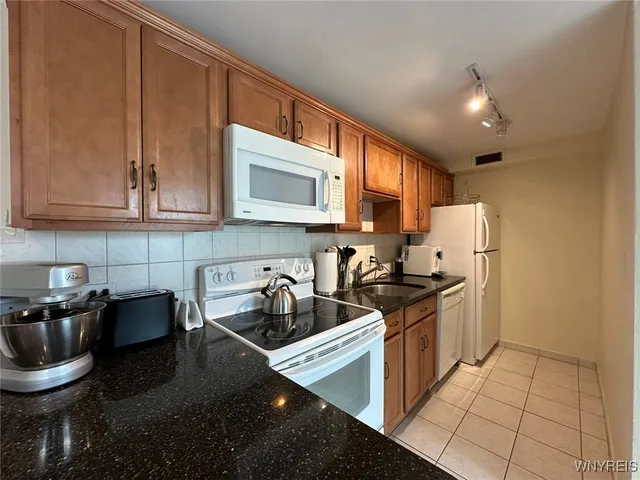 $1,450 | 849 Delaware Avenue, Unit 302, Buffalo, NY 14209