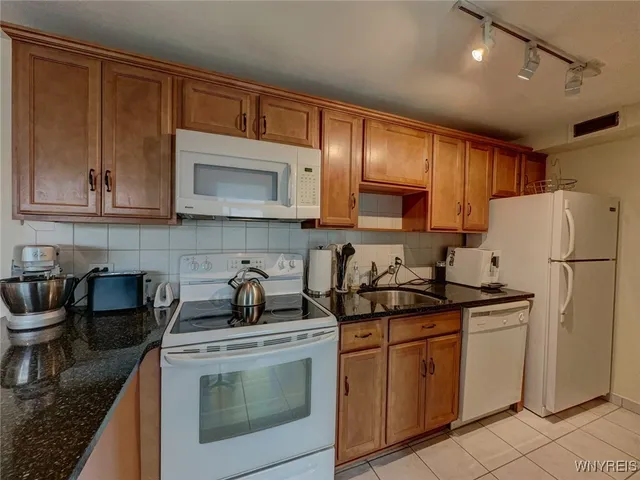 $1,450 | 849 Delaware Avenue, Unit 302, Buffalo, NY 14209