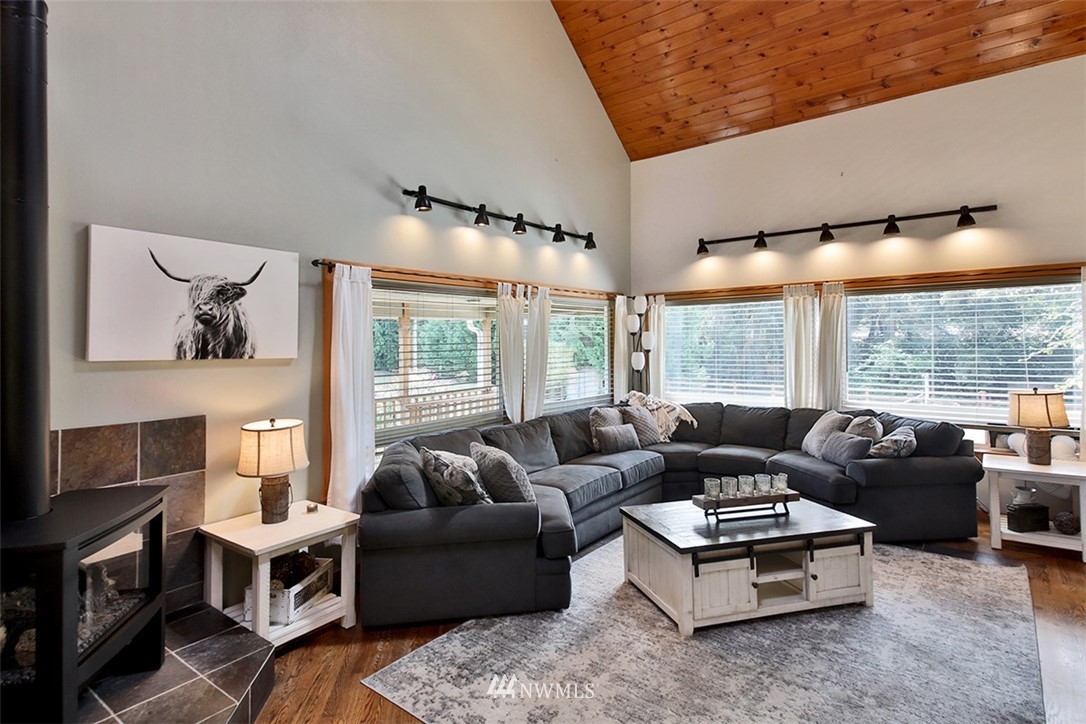 3490 Swede Hill Road Clinton, WA 98236 - Photo 4 of 40