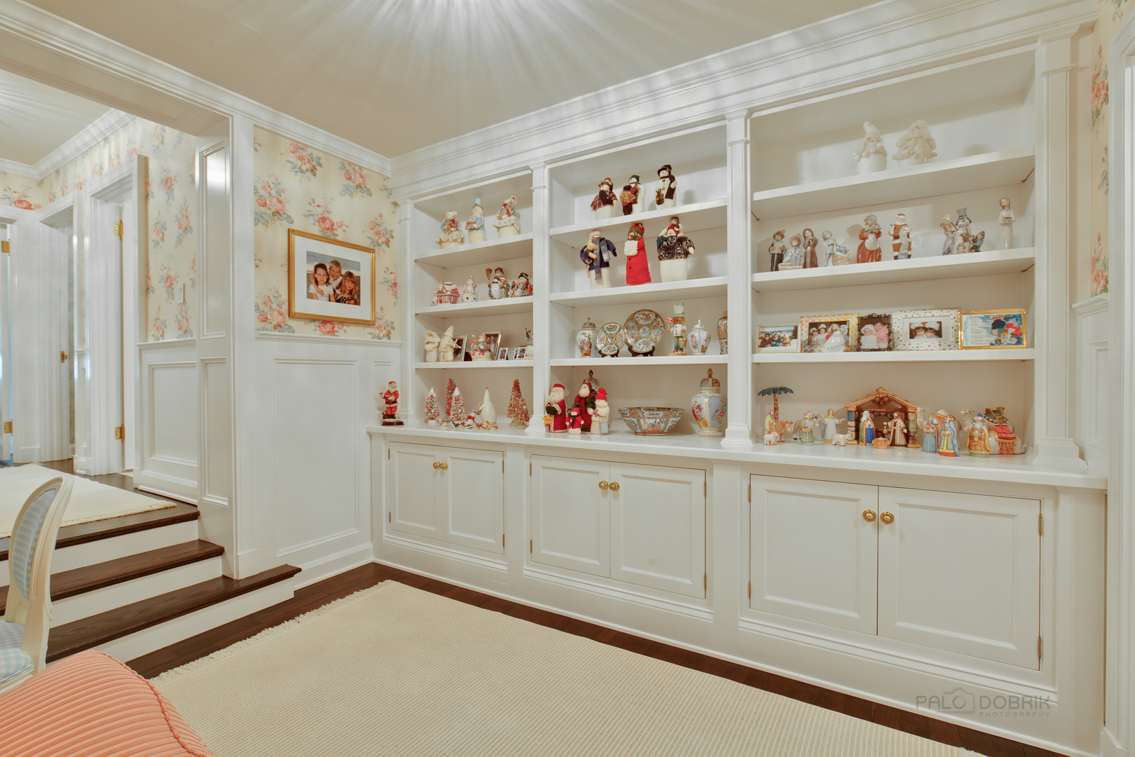 700 South Ridge Road Lake Forest, IL 60045 - Photo 26 of 47 a kitchen with cabinets and window