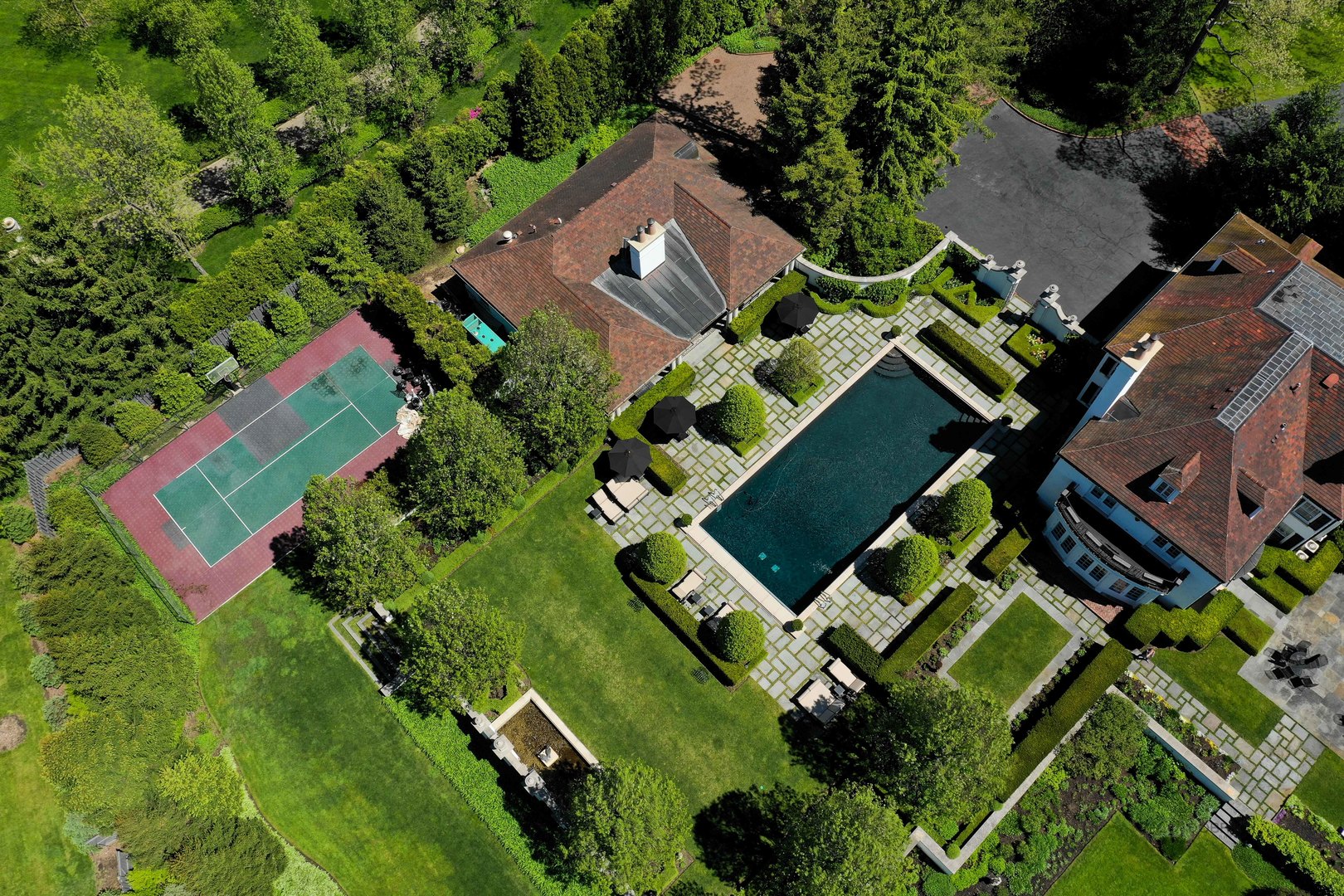 700 South Ridge Road Lake Forest, IL 60045 - Photo 40 of 47 an aerial view of residential house with outdoor space and street view