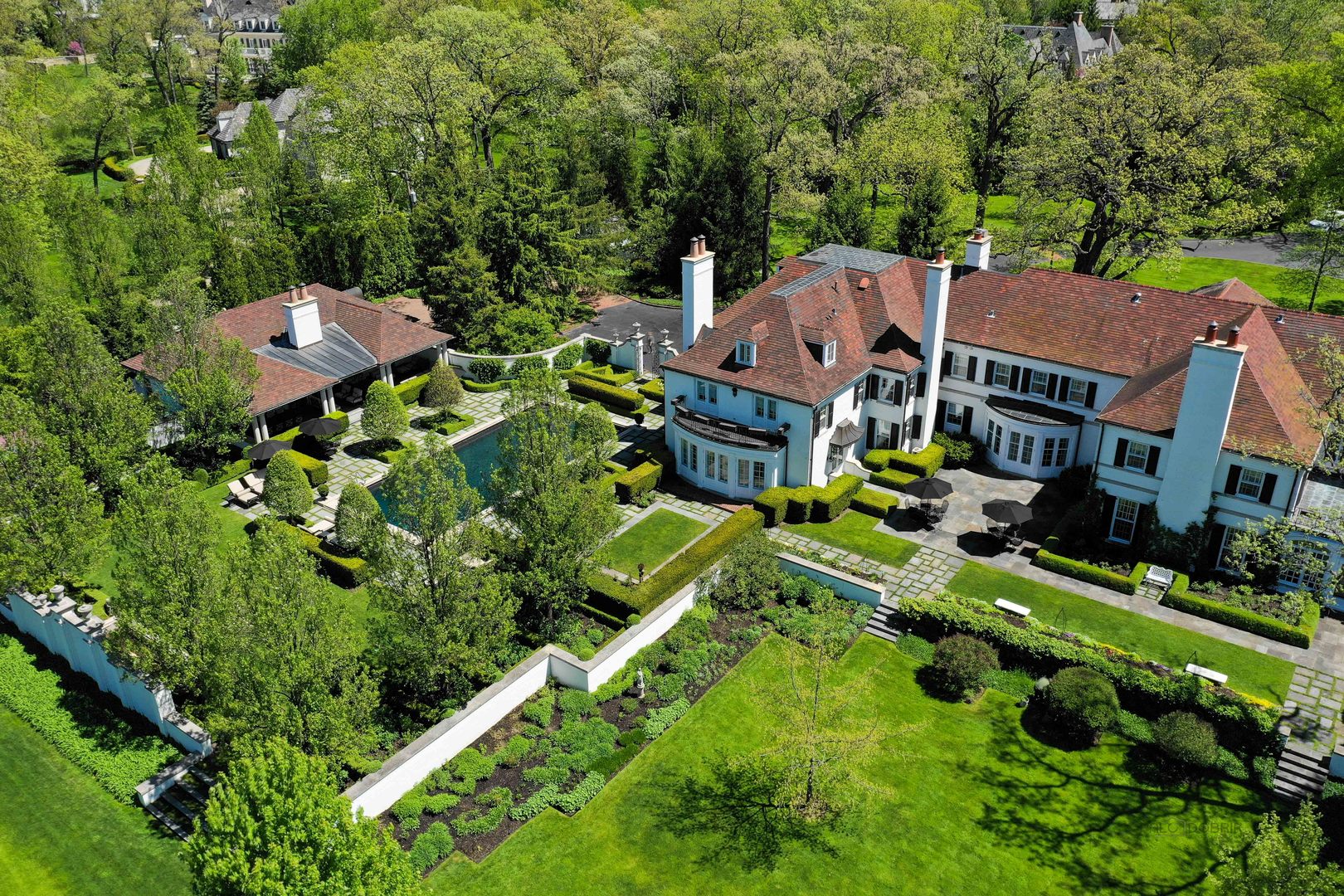 700 South Ridge Road Lake Forest, IL 60045 - Photo 45 of 47 an aerial view of multiple houses with yard