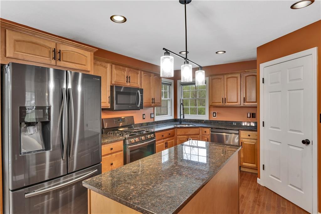 699 Surfside Drive Pittsburgh, PA 15239 - Photo 6 of 35