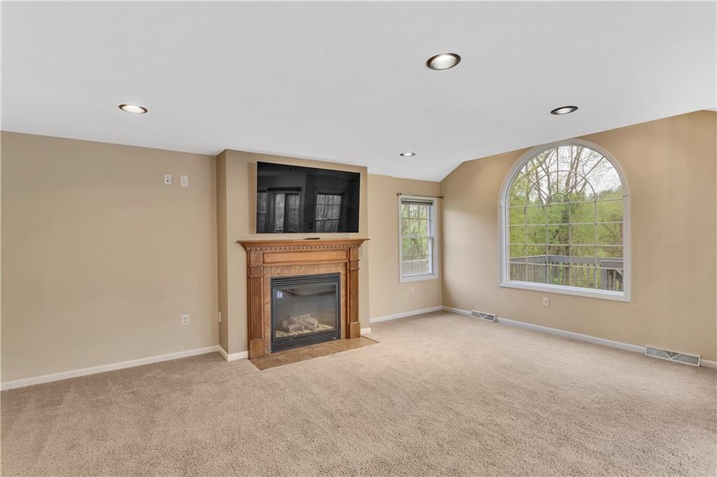 699 Surfside Drive Pittsburgh, PA 15239 - Photo 9 of 35