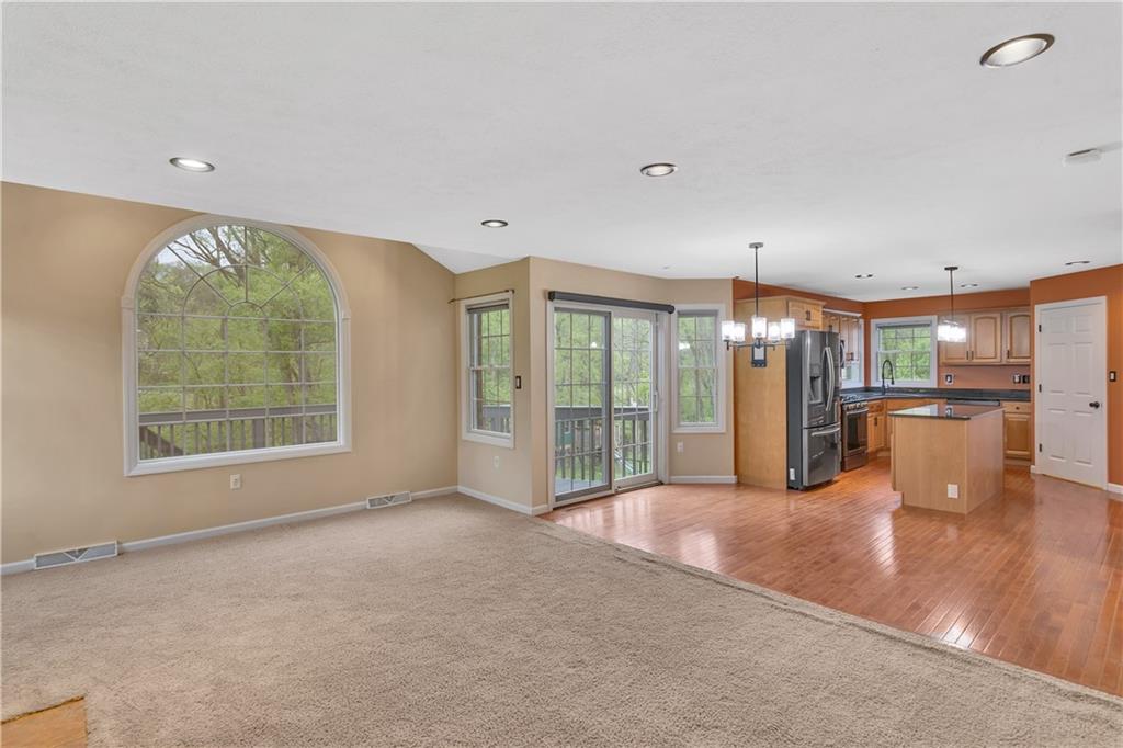 699 Surfside Drive Pittsburgh, PA 15239 - Photo 10 of 35