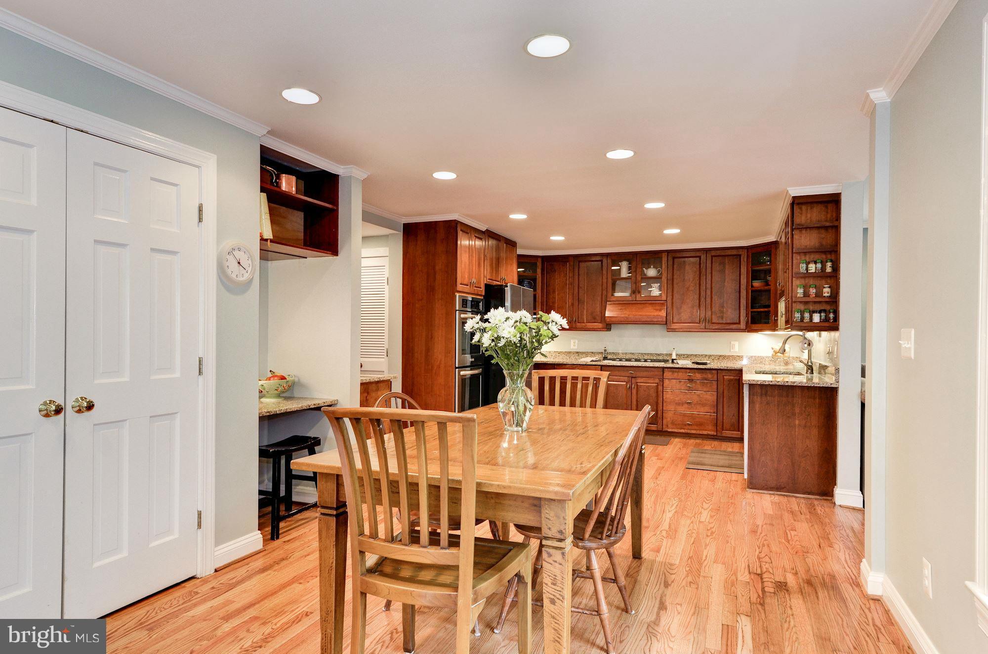 7827 Aberdeen Road Bethesda, MD 20814 - Photo 3 of 30 Breakfast area