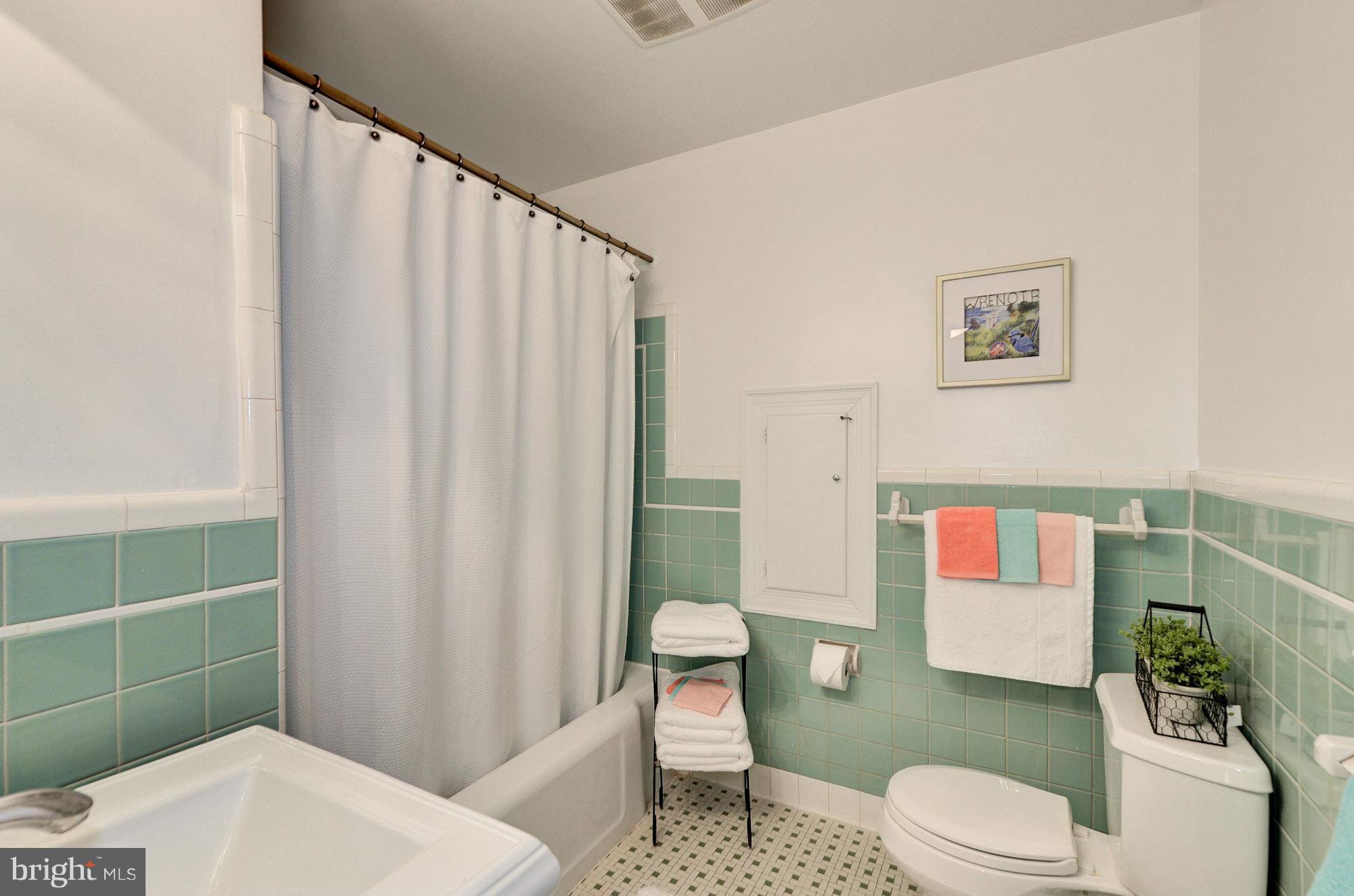 7827 Aberdeen Road Bethesda, MD 20814 - Photo 26 of 30 Hall Bath