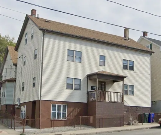 $1,350 | 64 Hunter Street, Unit 1 SOUTH, Fall River, MA 02721