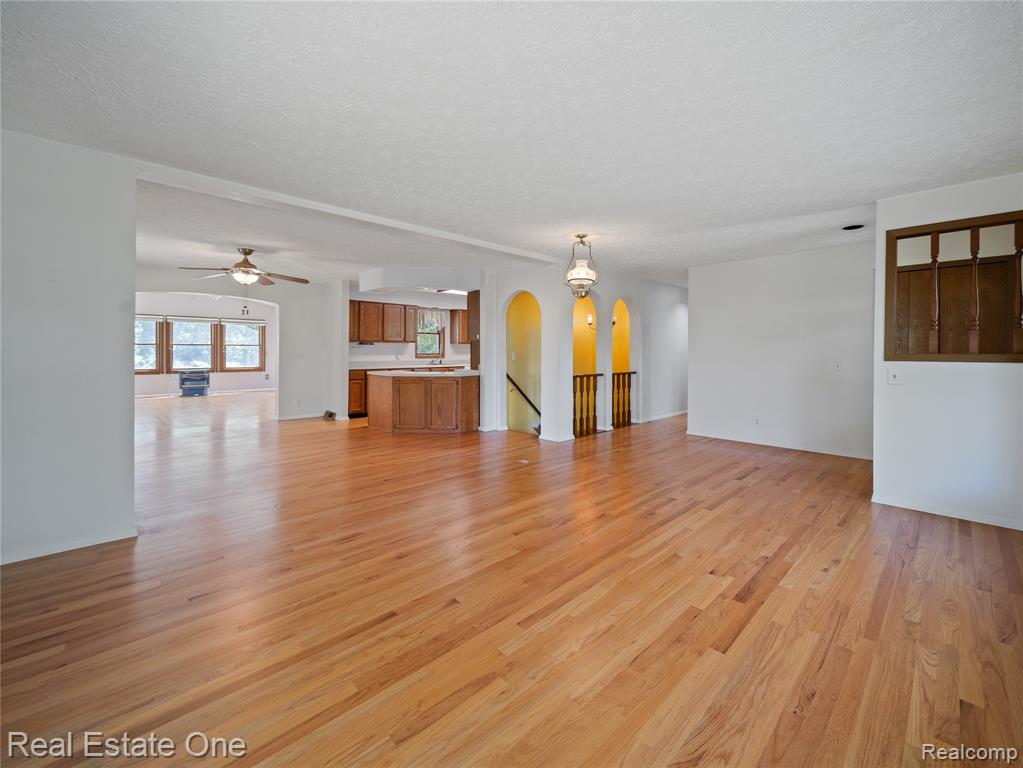 3225 West Marr Road Howell, MI 48855 - Photo 4 of 29