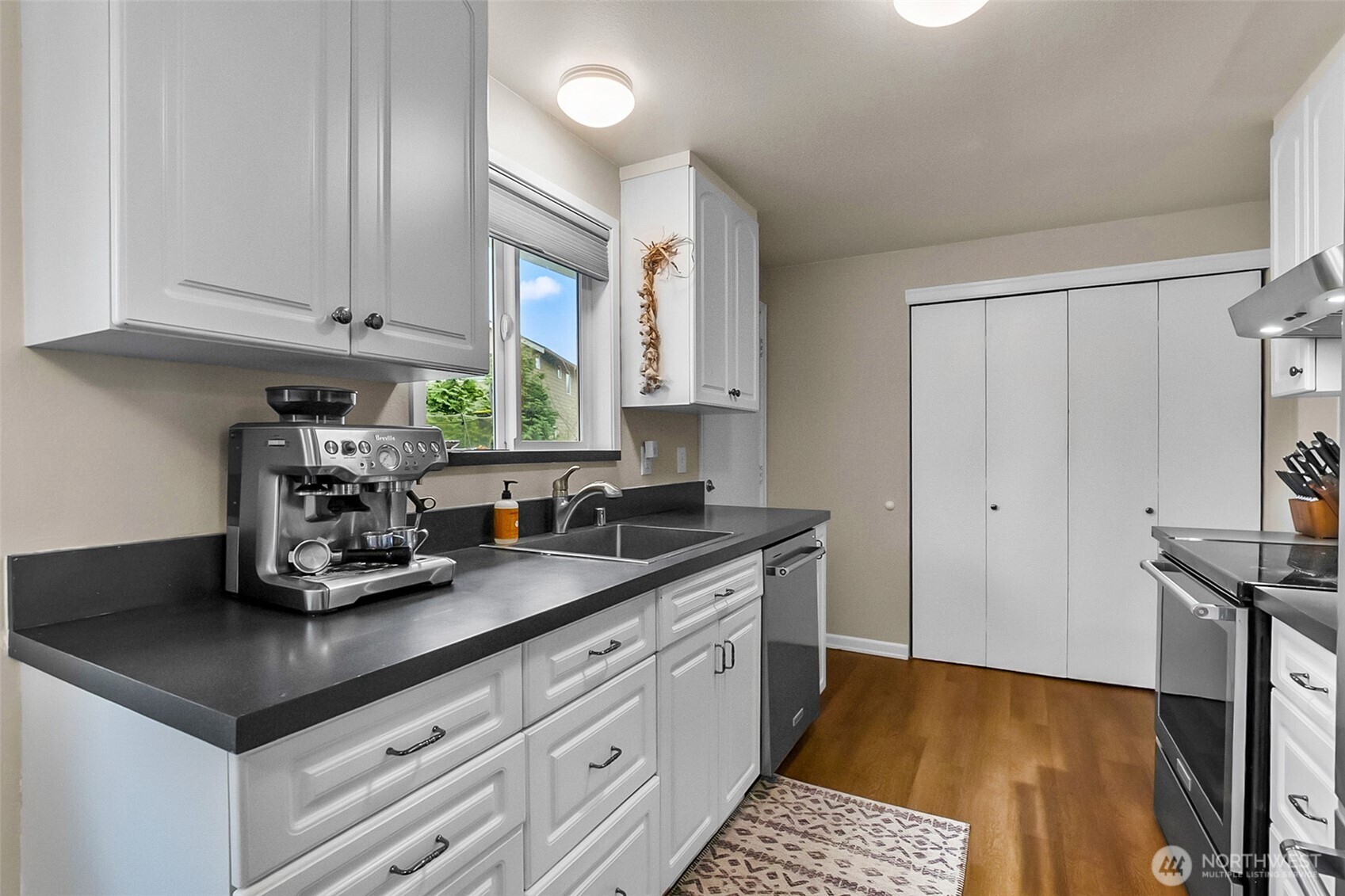 17419 Gravenstein Road Bothell, WA 98012 - Photo 11 of 30