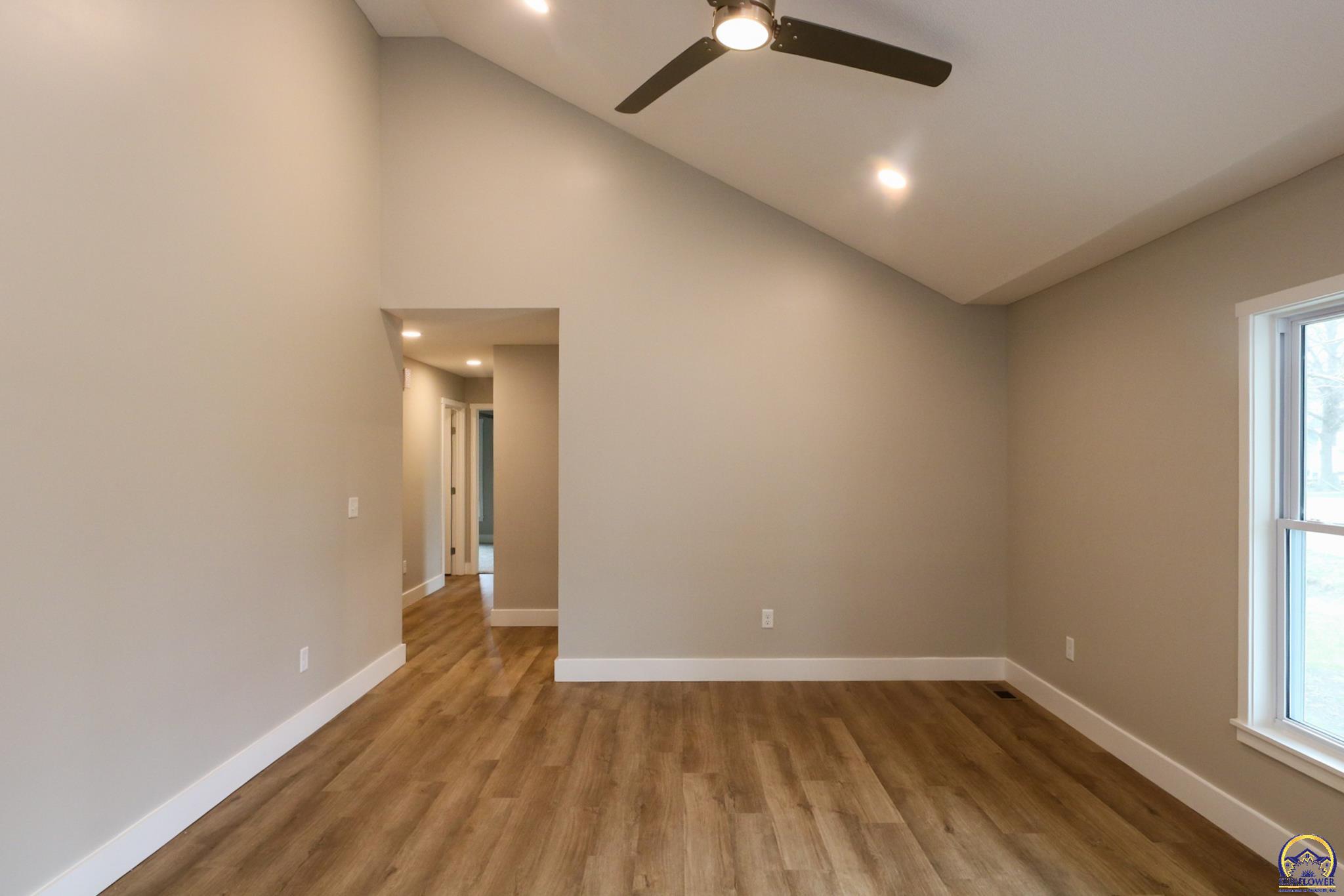 702 South 8th Street Burlington, KS 66839 - Photo 15 of 62 Living Room