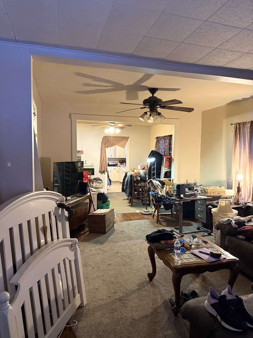 1611 West 3rd Street Dixon, IL 61021 - Photo 2 of 6 a living room with furniture