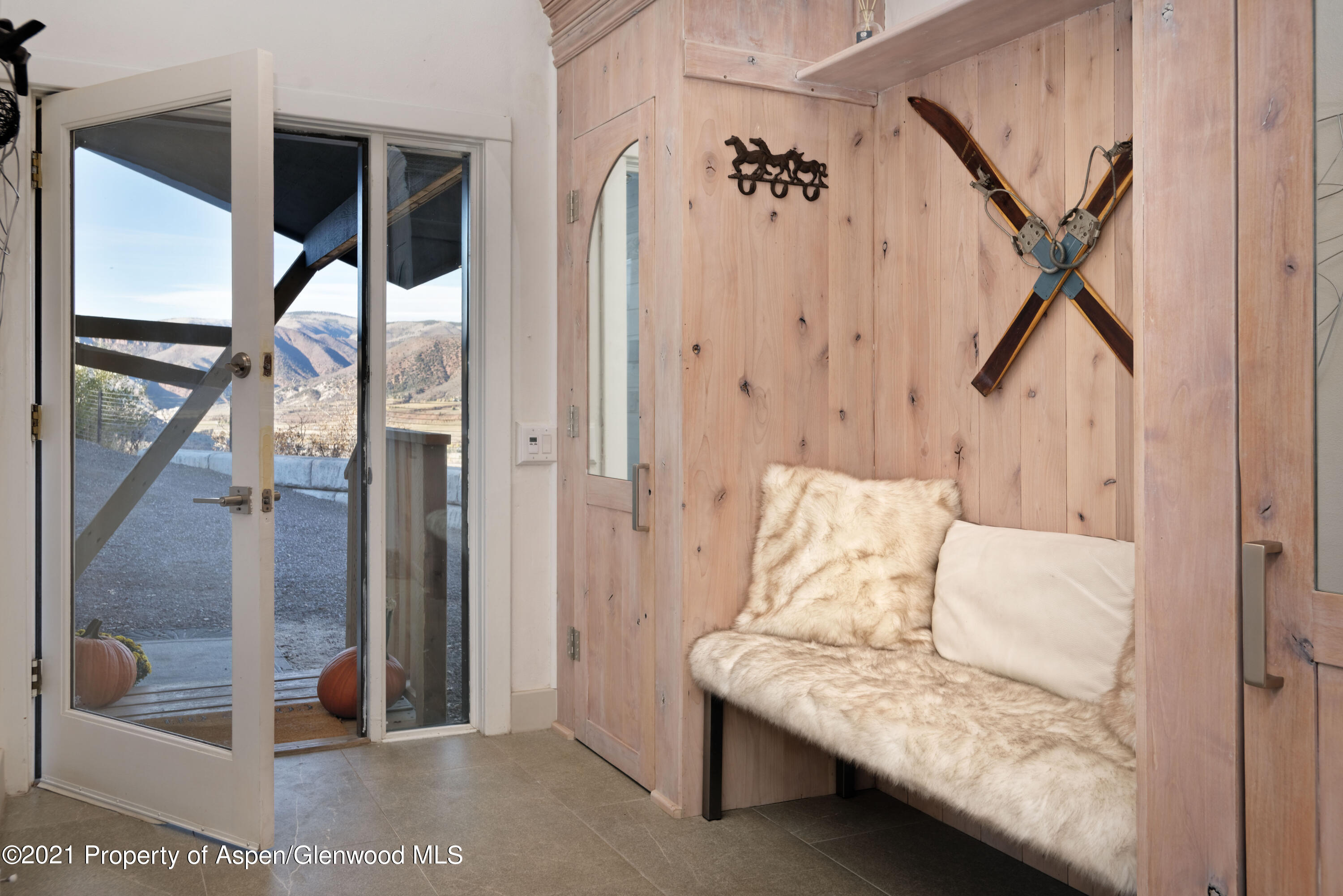 474 Upper Ranch Road Aspen, CO 81611 - Photo 25 of 43 a view of hallway with furniture