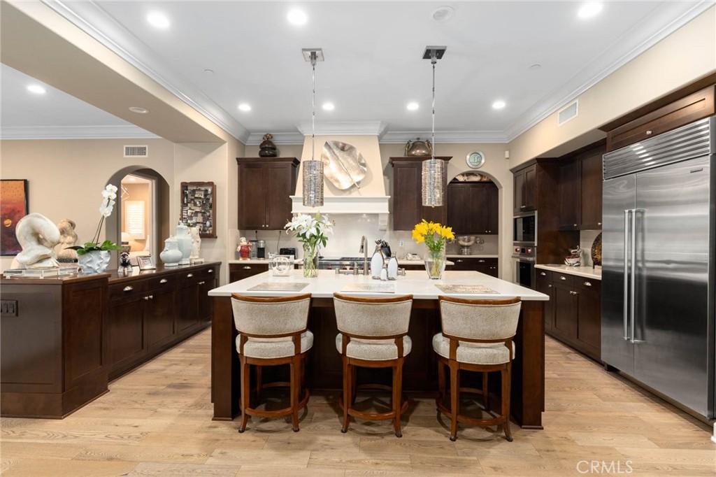 7 Zephyr Irvine, CA 92602 - Photo 12 of 52 a large kitchen with a table and chairs