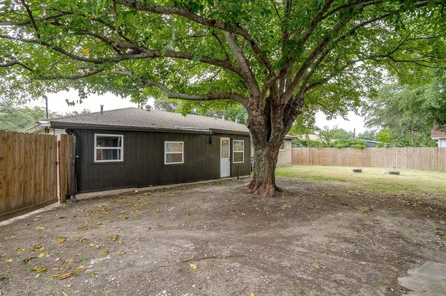 a view of a house with a yard and garage