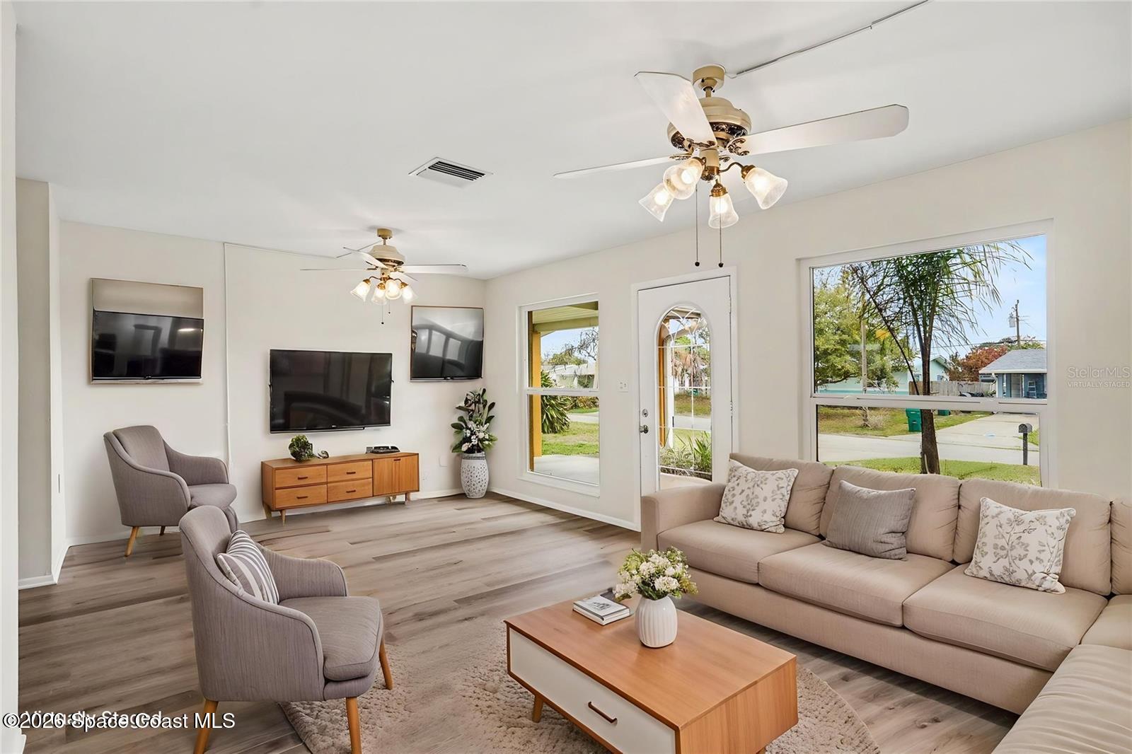 770 Mohawk Avenue Melbourne, FL 32935 - Photo 3 of 28 VS - Living Room