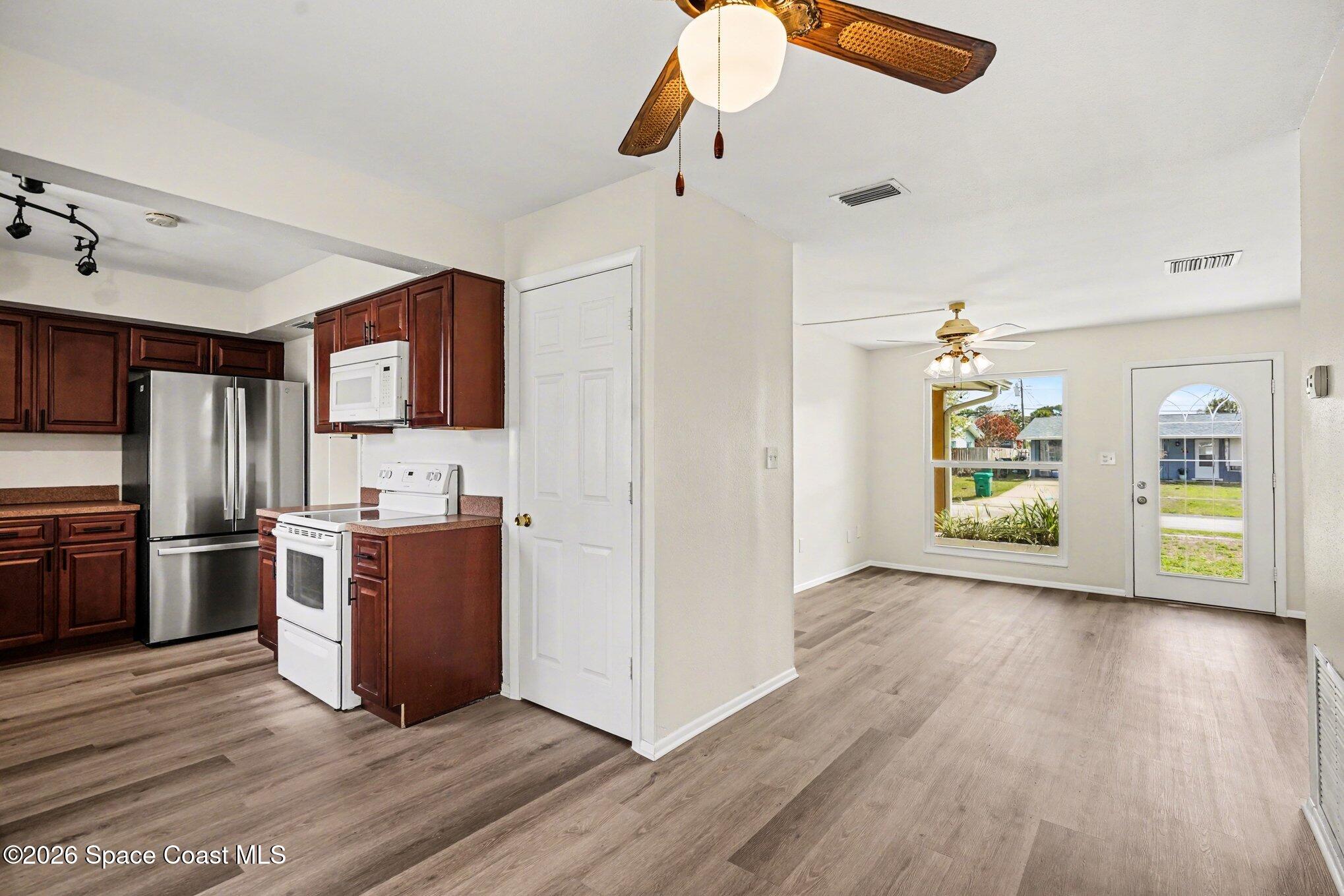 770 Mohawk Avenue Melbourne, FL 32935 - Photo 7 of 28 006_file_9693