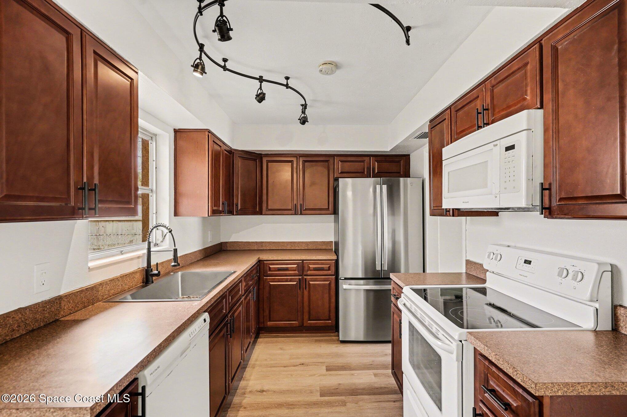 770 Mohawk Avenue Melbourne, FL 32935 - Photo 10 of 28 008_file_7403