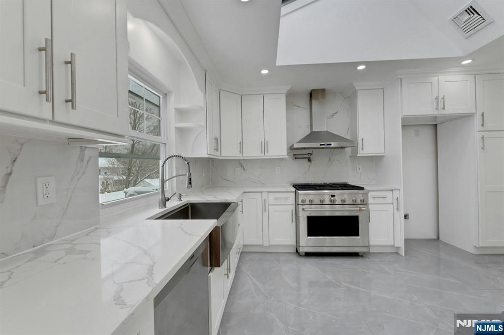 108 Packanack Lake Road Wayne, NJ 07470 - Photo 13 of 35