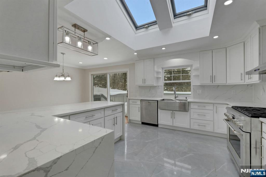 108 Packanack Lake Road Wayne, NJ 07470 - Photo 15 of 35