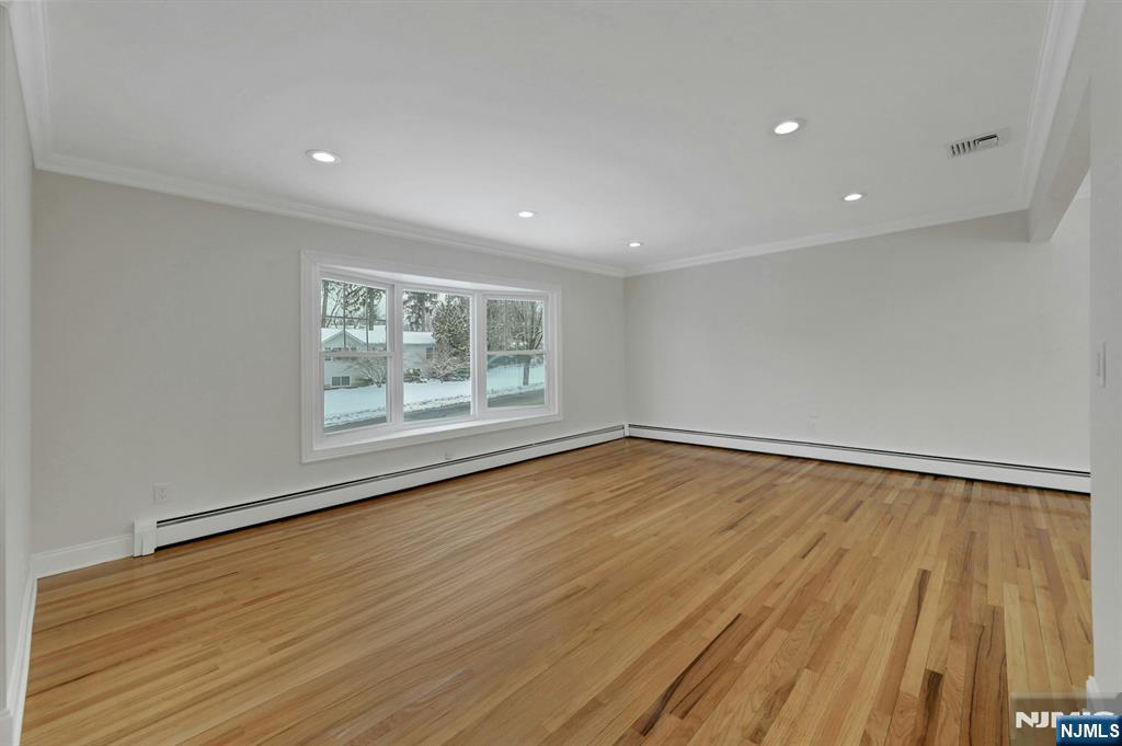 108 Packanack Lake Road Wayne, NJ 07470 - Photo 4 of 35