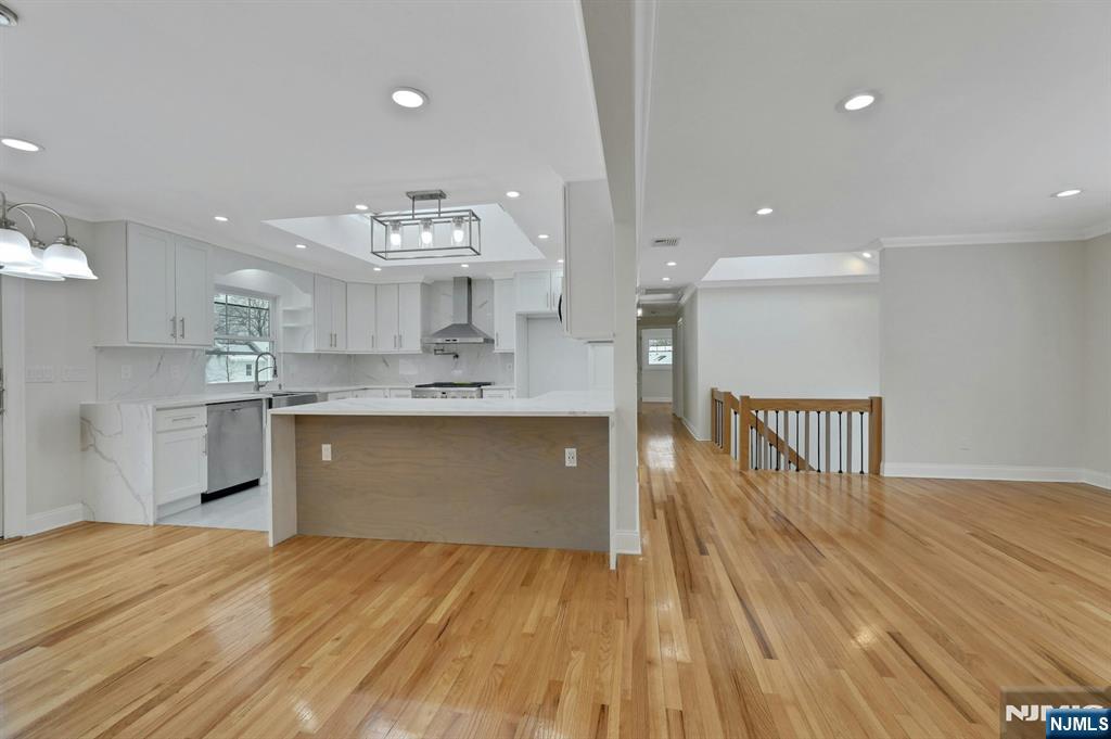 108 Packanack Lake Road Wayne, NJ 07470 - Photo 9 of 35