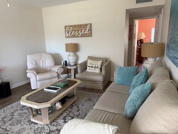 $1,200 | 2840 Lake Osborne Drive, Unit 202, Lake Worth Beach, FL 33461