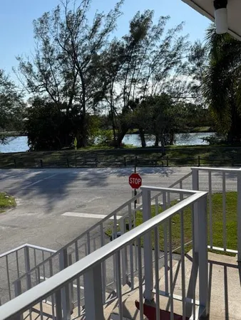 $1,200 | 2840 Lake Osborne Drive, Unit 202, Lake Worth Beach, FL 33461