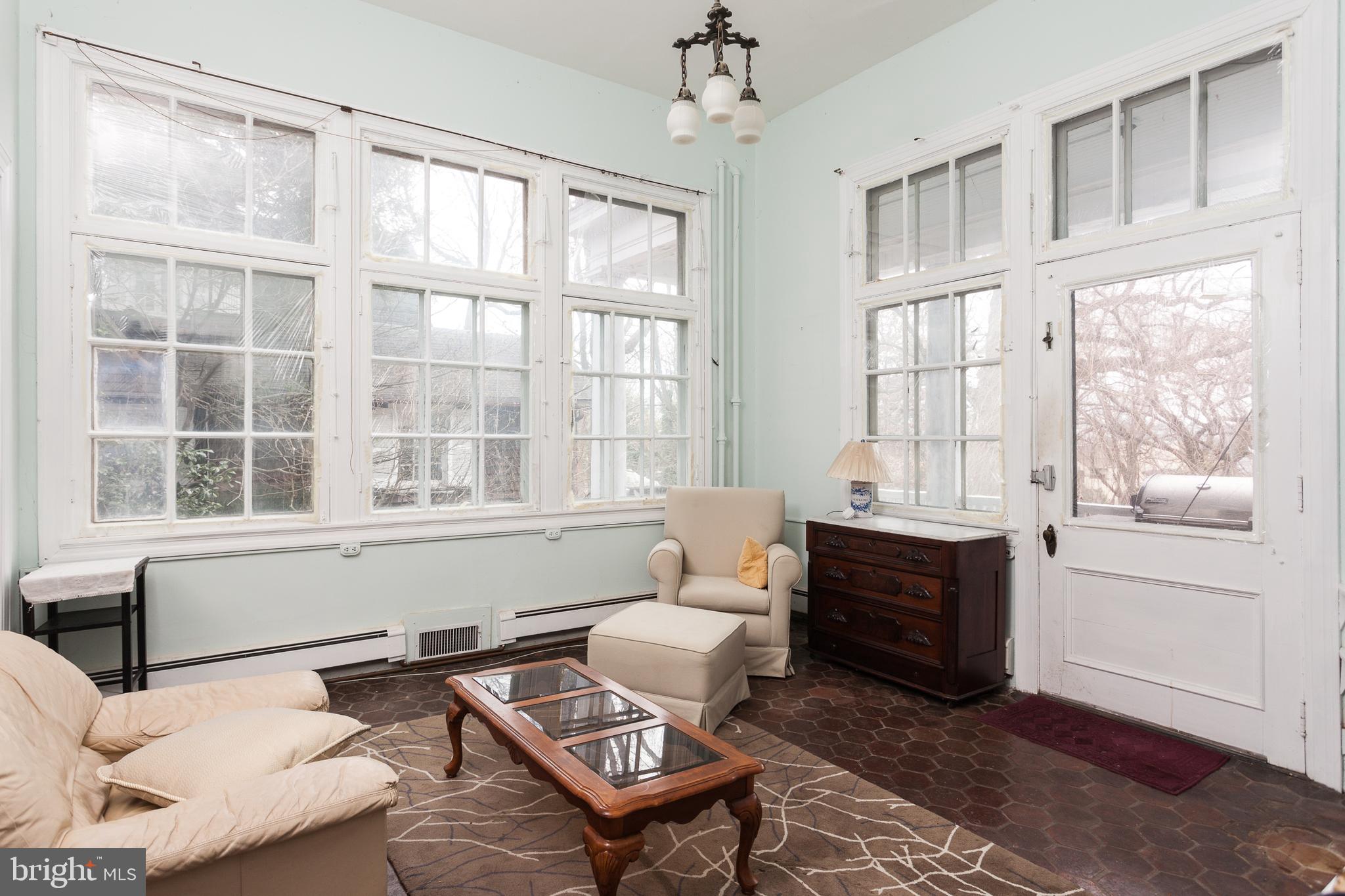 116 Ridgewood Road Baltimore, MD 21210 - Photo 14 of 34 Sitting Room