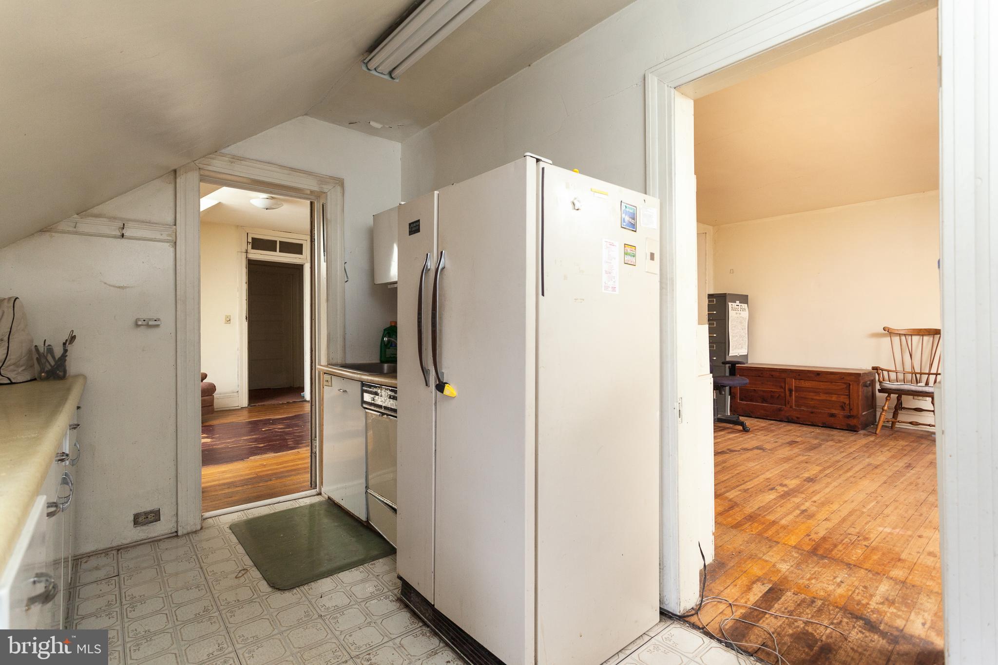 116 Ridgewood Road Baltimore, MD 21210 - Photo 29 of 34 3rd-floor kitchen/in-law suite