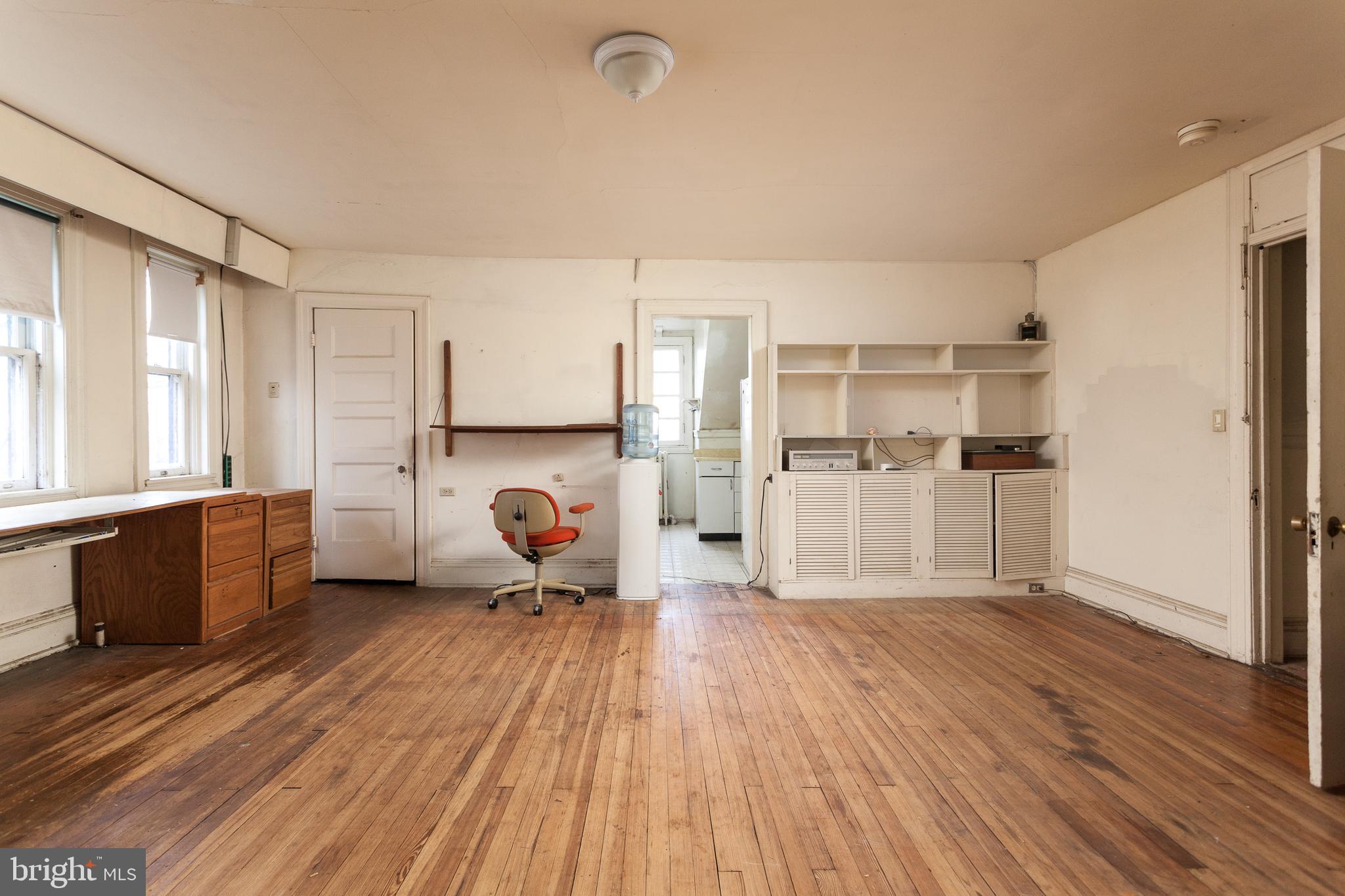 116 Ridgewood Road Baltimore, MD 21210 - Photo 31 of 34 In-Law Suite Living Room (3 BR's & FB not shown)