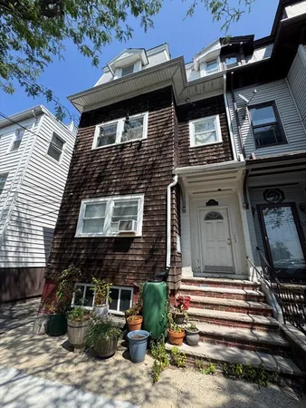 $2,100 | 156 Webster Street, Unit 3, Boston, MA 02128