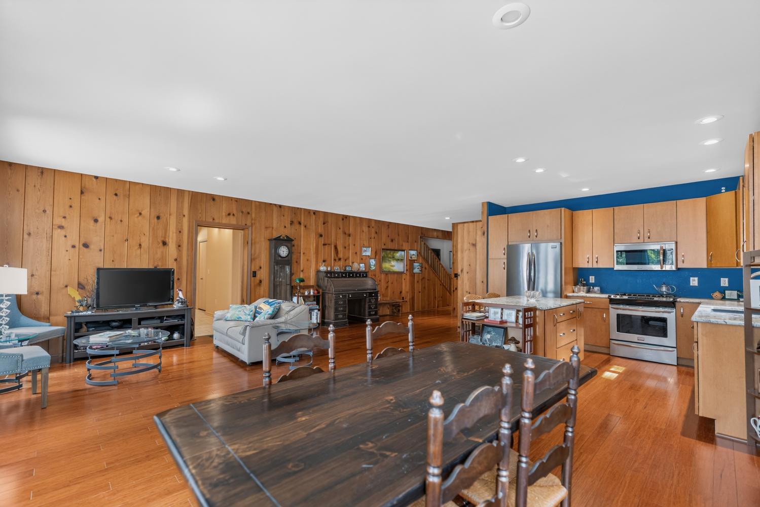 21129 Shore Acres Road Cassopolis, MI 49031 - Photo 12 of 45 21129 Shore Acres Rd-large-014-005-Dinin
