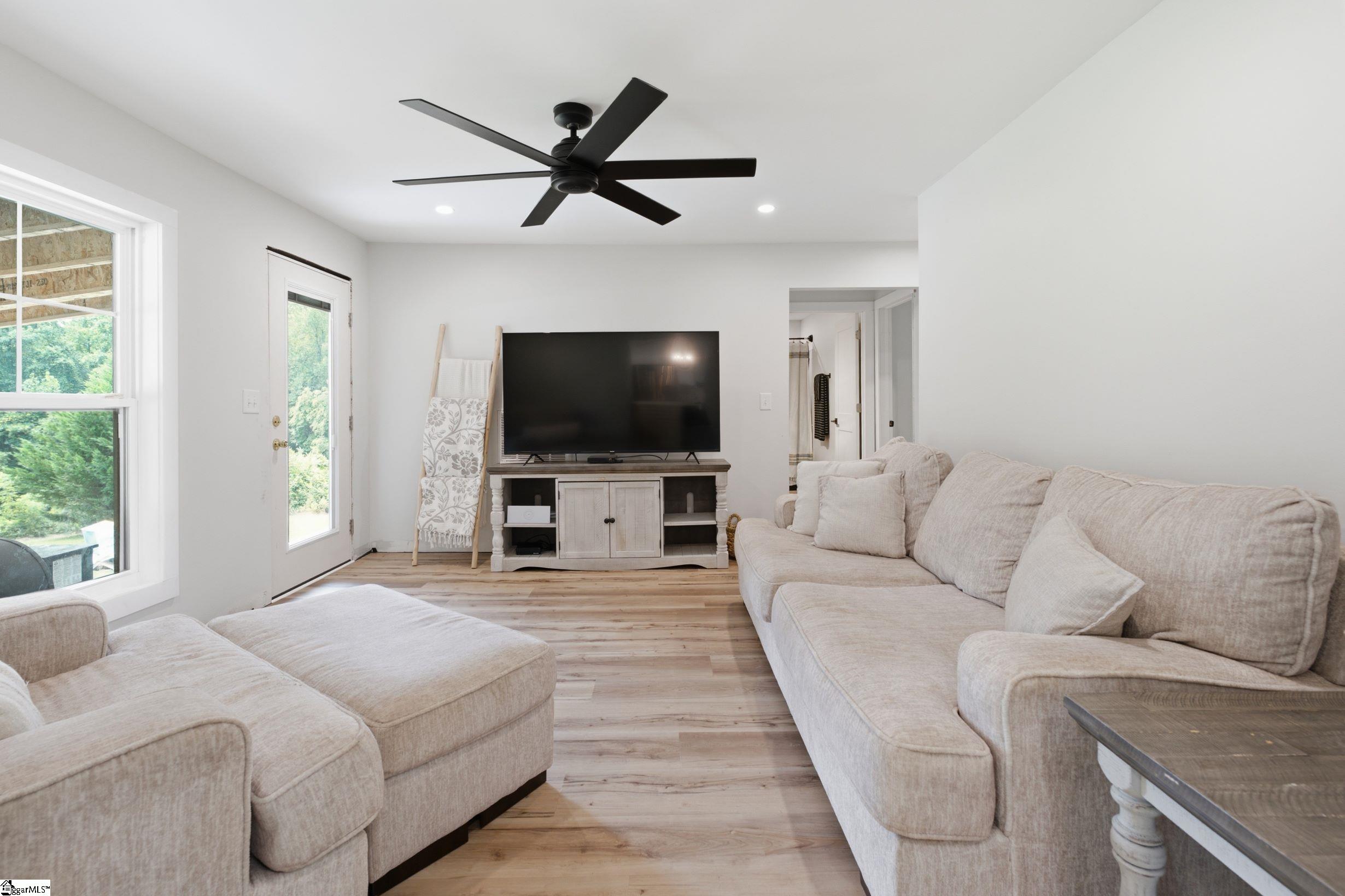 553 Dacusville Road Marietta, SC 29661 - Photo 11 of 30 Gallery Image 11