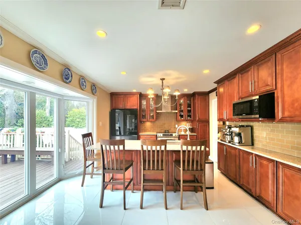 $1,250,000 | 7 Market Drive, Syosset, NY 11791