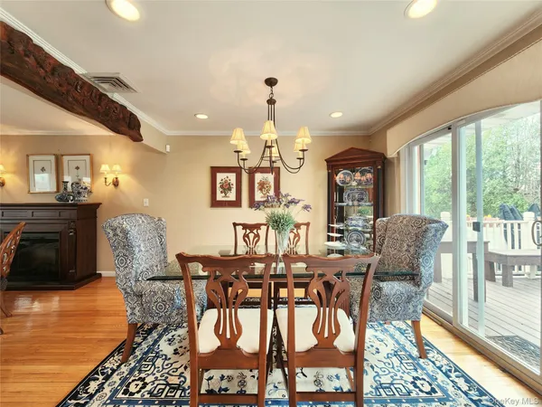 $1,250,000 | 7 Market Drive, Syosset, NY 11791