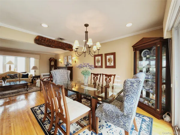$1,250,000 | 7 Market Drive, Syosset, NY 11791