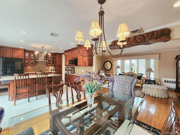 $1,250,000 | 7 Market Drive, Syosset, NY 11791