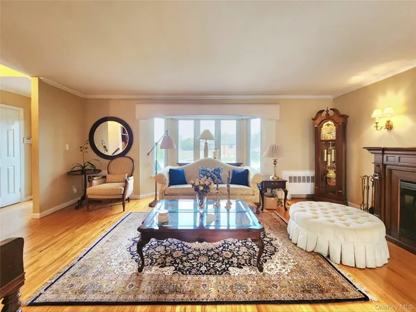 $1,250,000 | 7 Market Drive, Syosset, NY 11791