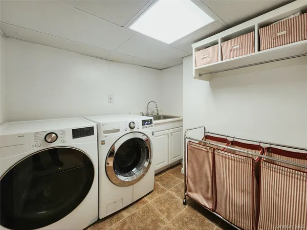 $1,250,000 | 7 Market Drive, Syosset, NY 11791