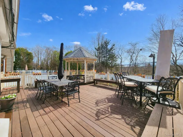 $1,250,000 | 7 Market Drive, Syosset, NY 11791