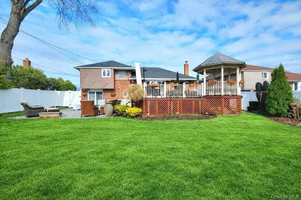 $1,250,000 | 7 Market Drive, Syosset, NY 11791