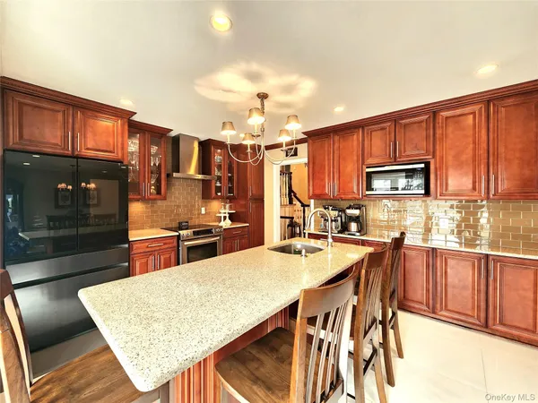 $1,250,000 | 7 Market Drive, Syosset, NY 11791