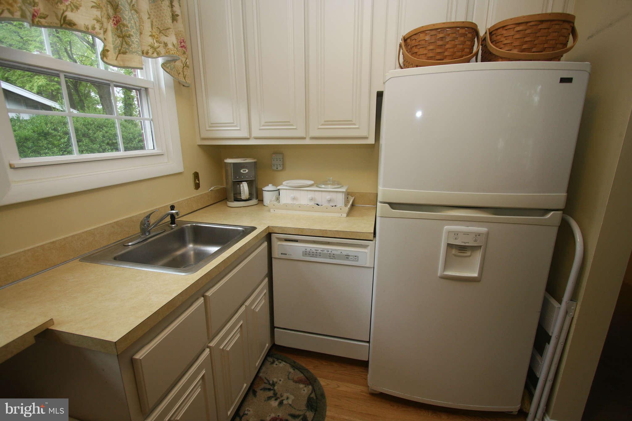 404 Hannes Street Silver Spring, MD 20901 - Photo 14 of 22 Kitchen
