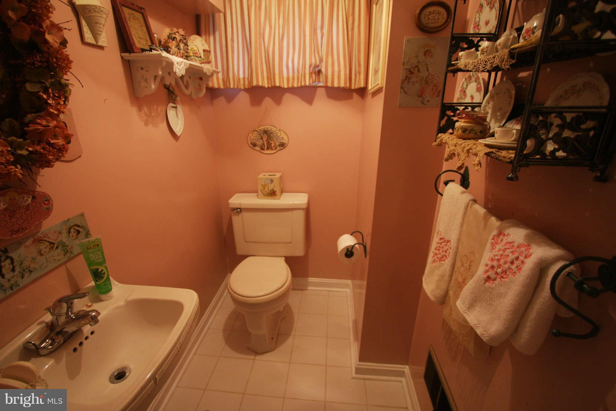 404 Hannes Street Silver Spring, MD 20901 - Photo 17 of 22 Bath